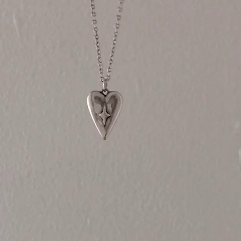 MIA HEART NECKLACE